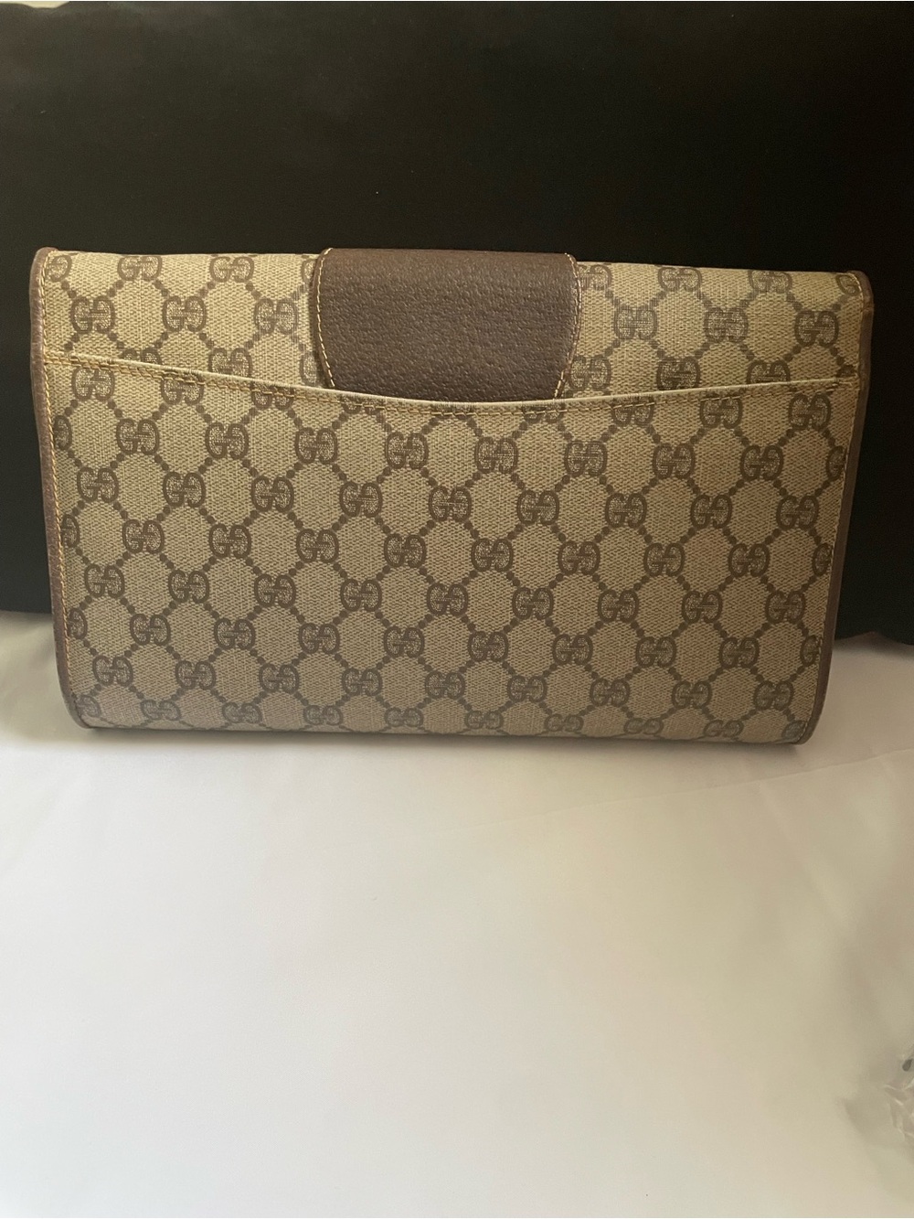 #68. Authentic Gucci GG Supreme Canvas Foldover Clutch Bag with Gold-Tone Buckle - Picture 5 of 16